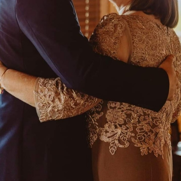 Mother of the Bride/Groom Dress - Picture 2 of 6